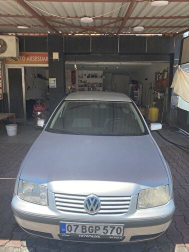 VOLKSWAGEN BORA