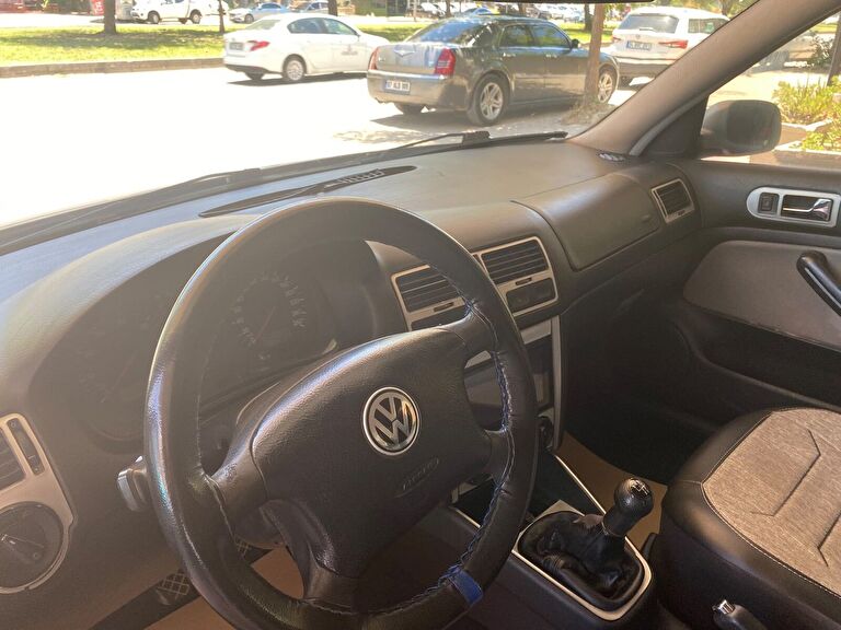 VOLKSWAGEN BORA