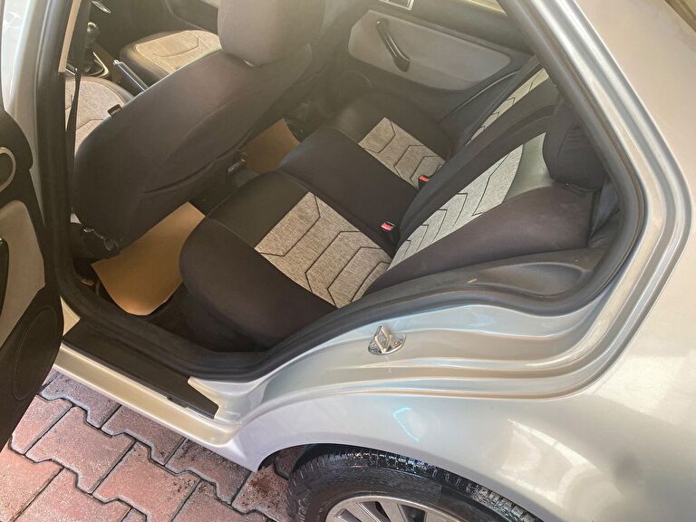 VOLKSWAGEN BORA