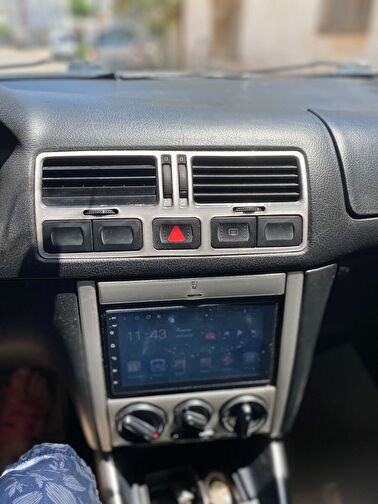 VOLKSWAGEN BORA