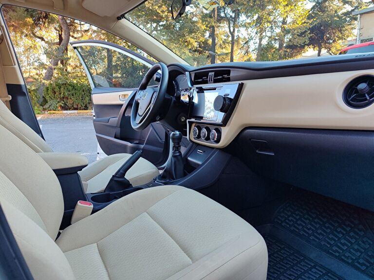 TOYOTA COROLLA