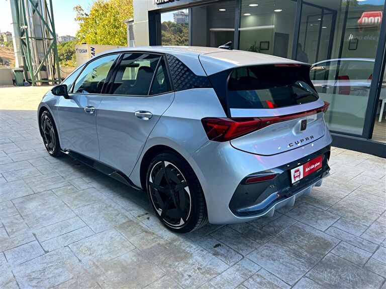 CUPRA BORN