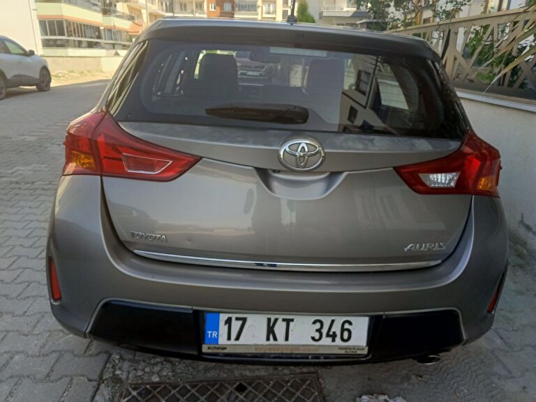 TOYOTA AURIS