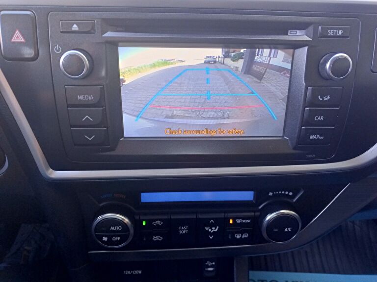TOYOTA AURIS
