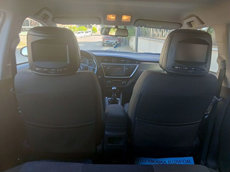 TOYOTA AURIS