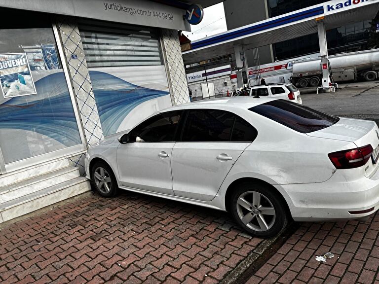 VOLKSWAGEN JETTA