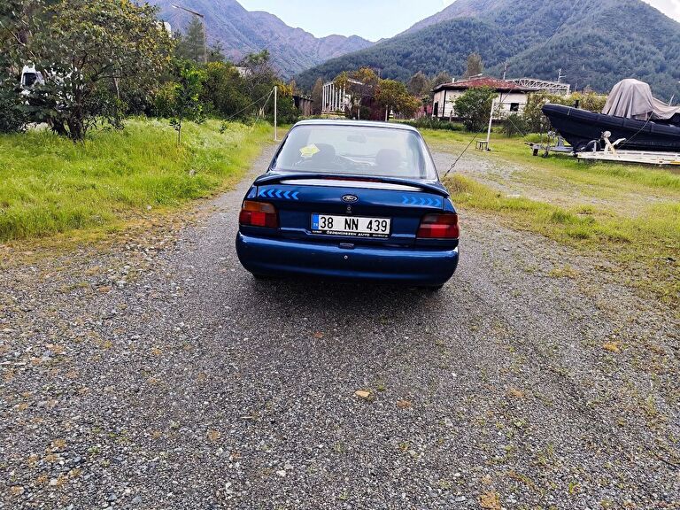 FORD ESCORT