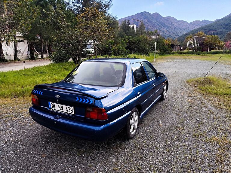 FORD ESCORT