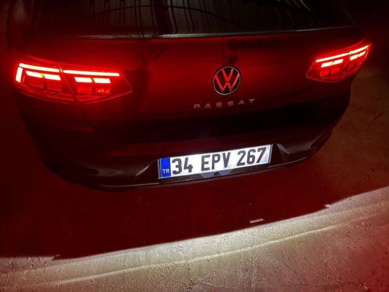 VOLKSWAGEN PASSAT