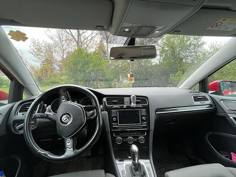 VOLKSWAGEN GOLF