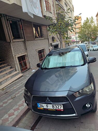 MITSUBISHI OUTLANDER