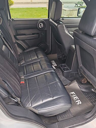 DODGE NITRO