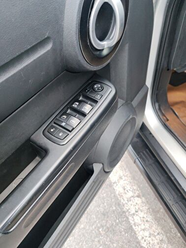 DODGE NITRO