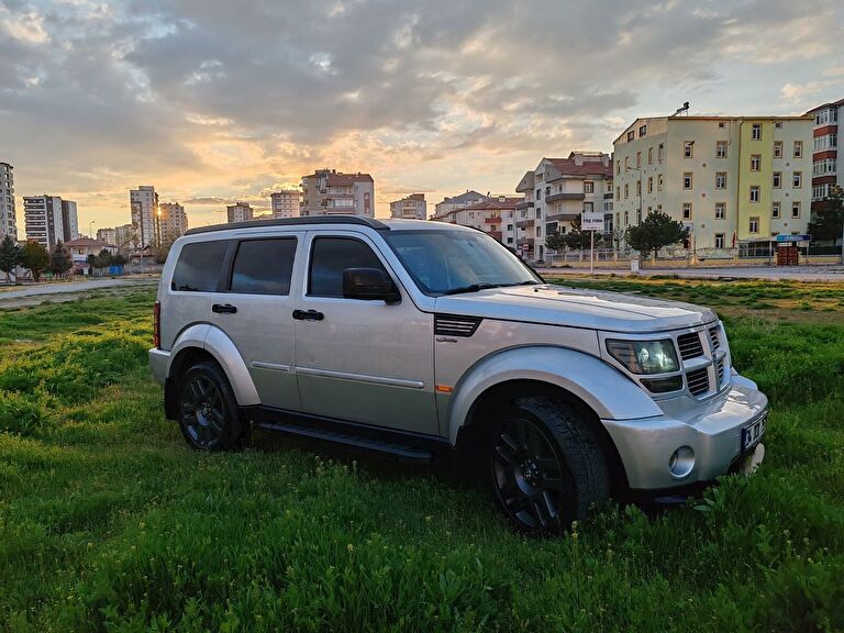 DODGE NITRO