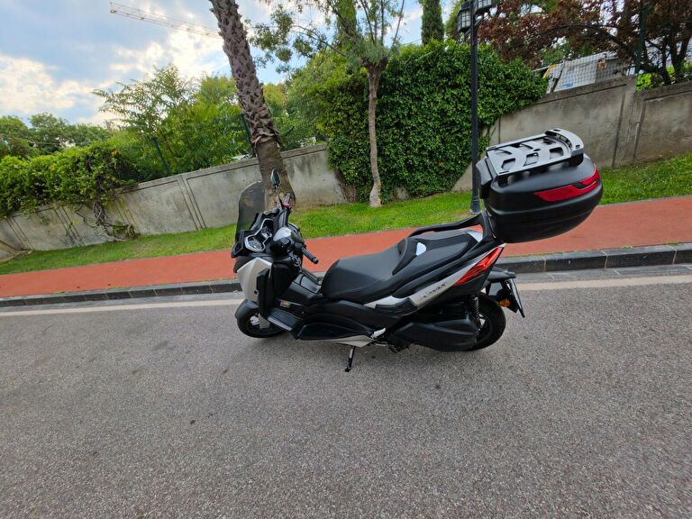 Yamaha X-Max 250 ABS