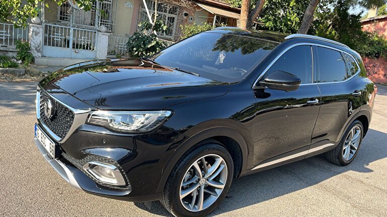 MG HS