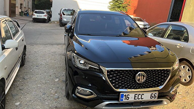 MG HS