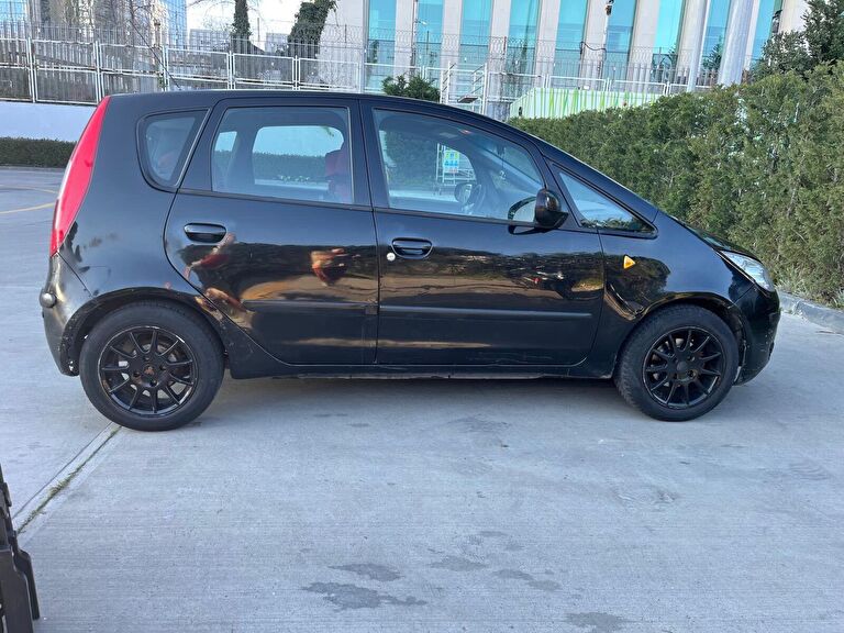 MITSUBISHI COLT