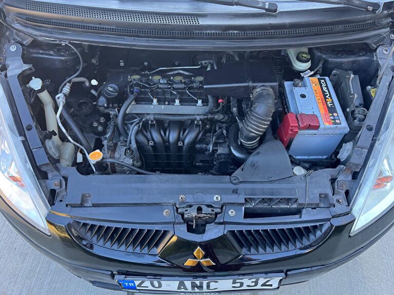 MITSUBISHI COLT