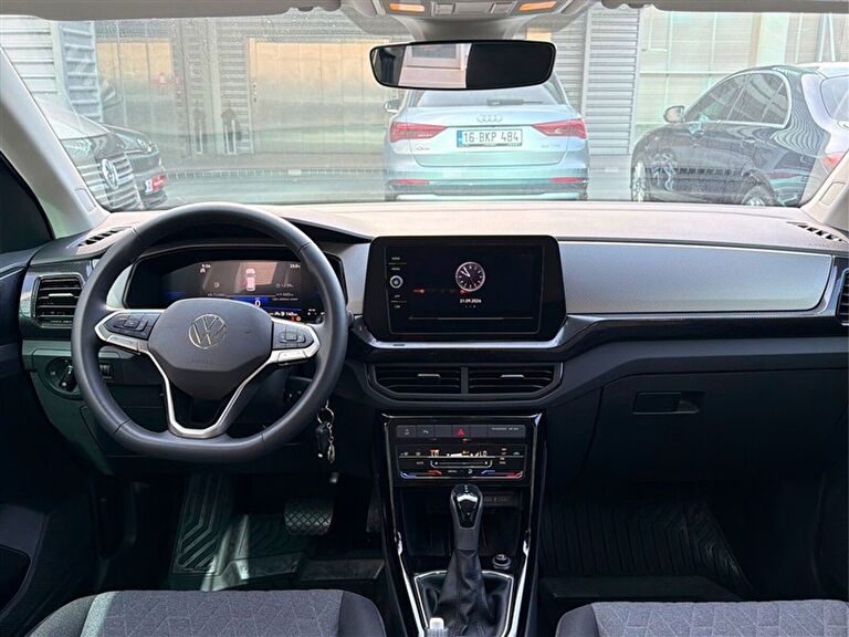 VOLKSWAGEN T-CROSS