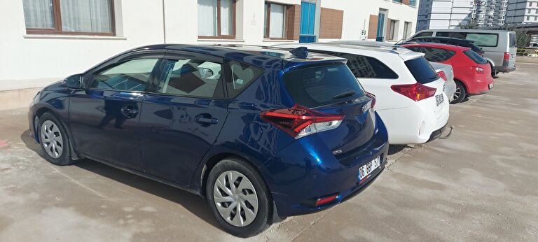 TOYOTA AURIS