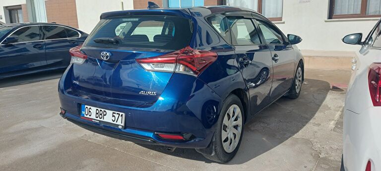 TOYOTA AURIS