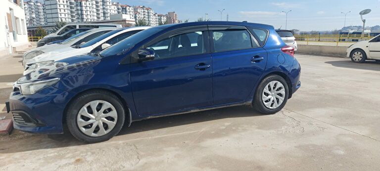 TOYOTA AURIS
