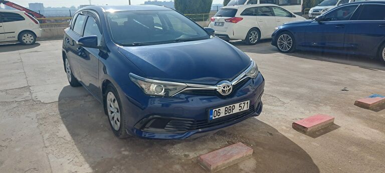 TOYOTA AURIS