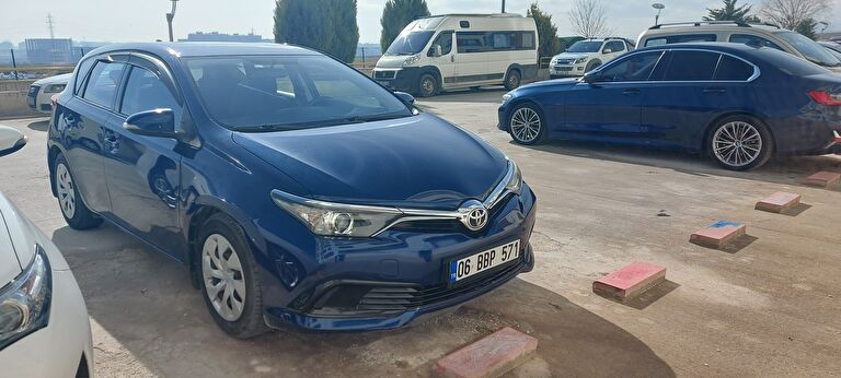 TOYOTA AURIS