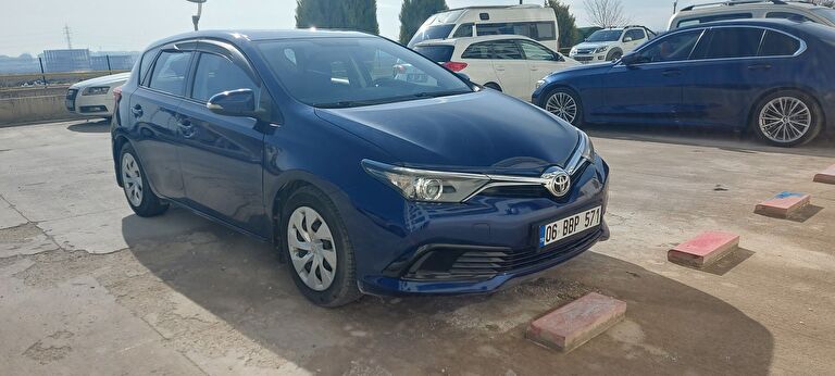 TOYOTA AURIS