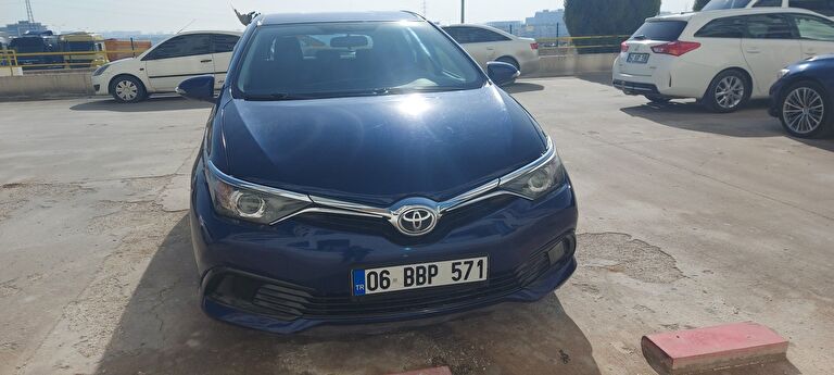 TOYOTA AURIS