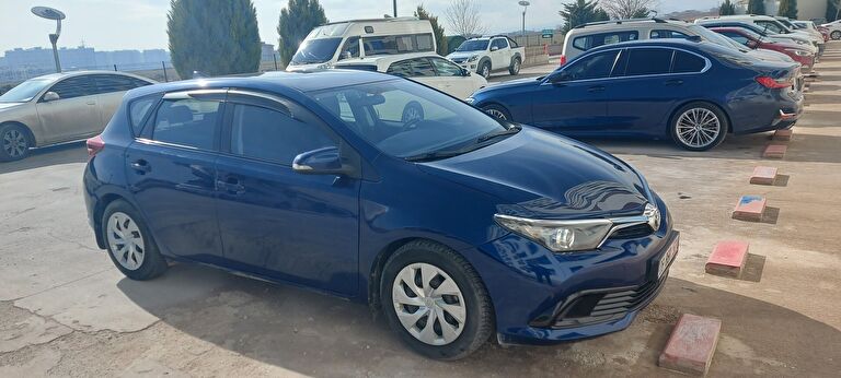 TOYOTA AURIS