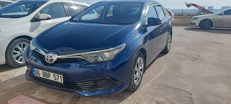 TOYOTA AURIS
