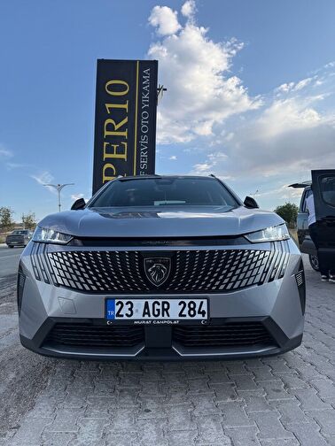 PEUGEOT E-5008