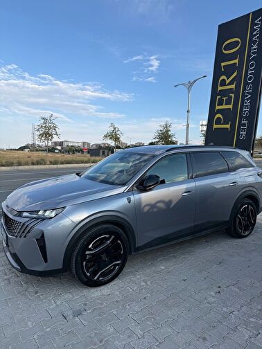 PEUGEOT E-5008