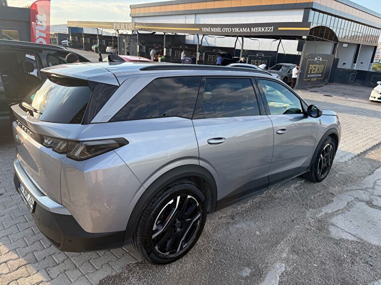 PEUGEOT E-5008