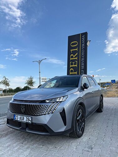 PEUGEOT E-5008