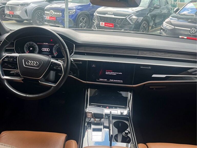 AUDI A8