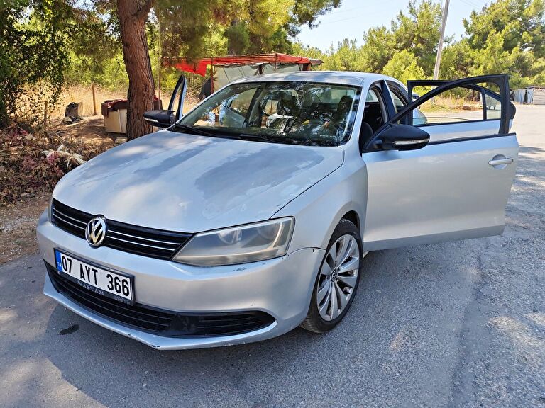 VOLKSWAGEN JETTA