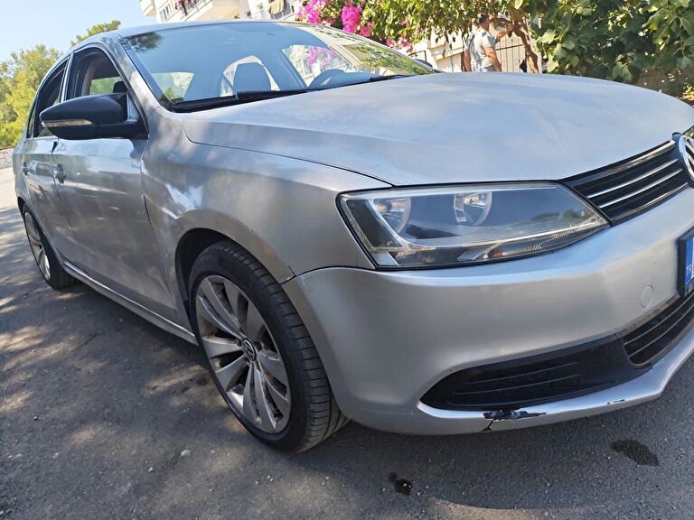VOLKSWAGEN JETTA