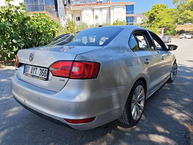 VOLKSWAGEN JETTA