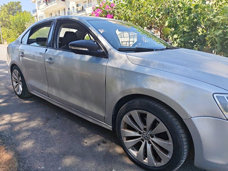 VOLKSWAGEN JETTA