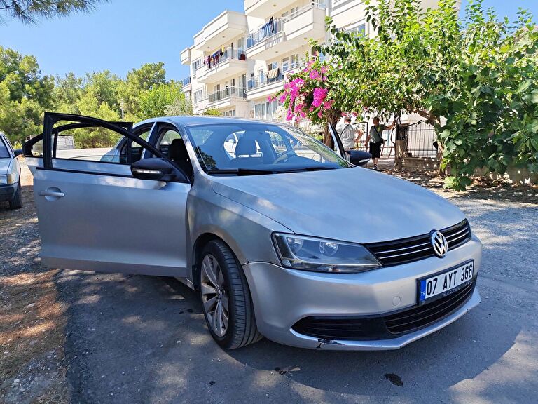 VOLKSWAGEN JETTA