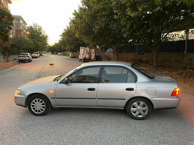 TOYOTA COROLLA