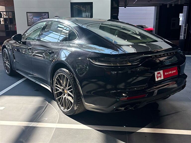 PORSCHE PANAMERA