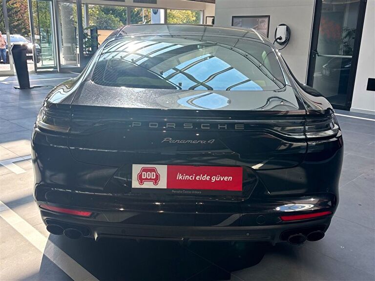 PORSCHE PANAMERA