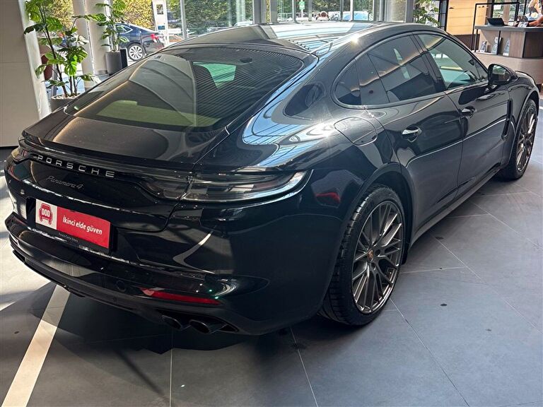 PORSCHE PANAMERA