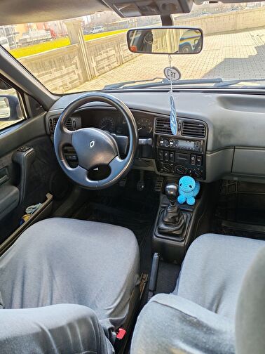 RENAULT 19