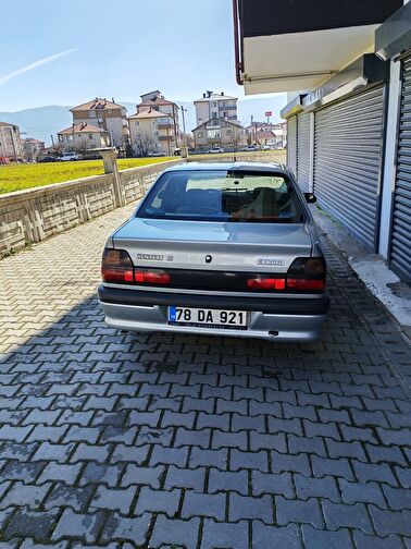 RENAULT 19