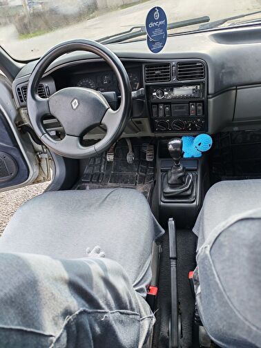 RENAULT 19